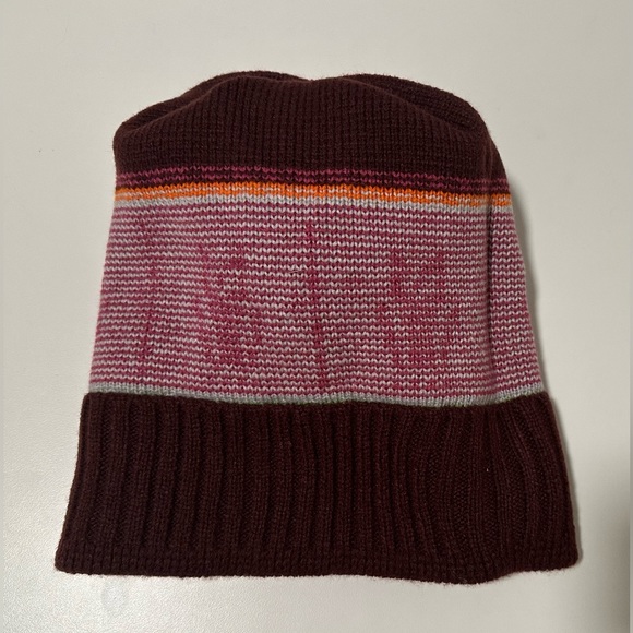 NWT Unbranded Beanie One Size Colorful Pom Pom Sharpie Mark on Label - Picture 8 of 10